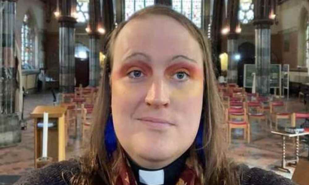 Iglesia de Inglaterra ordena al primer sacerdote no binario