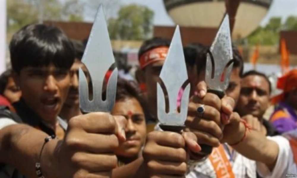 Multitud enardecida violenta una iglesia de India