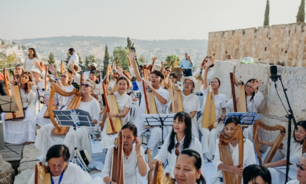 Más de 100 arpistas de 35 naciones tocan cantos de adoración en Jerusalén