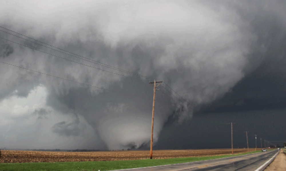 Más de 30 tornados azotaron varios estados de Estados Unidos