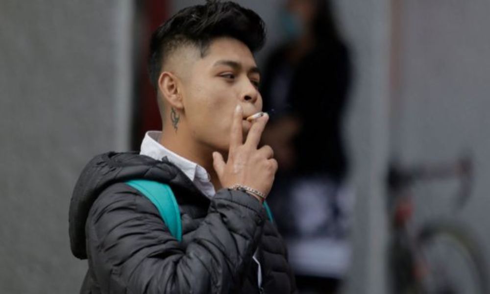 México endurece sus leyes antitabaco y aumenta los sitios prohibidos para fumar
