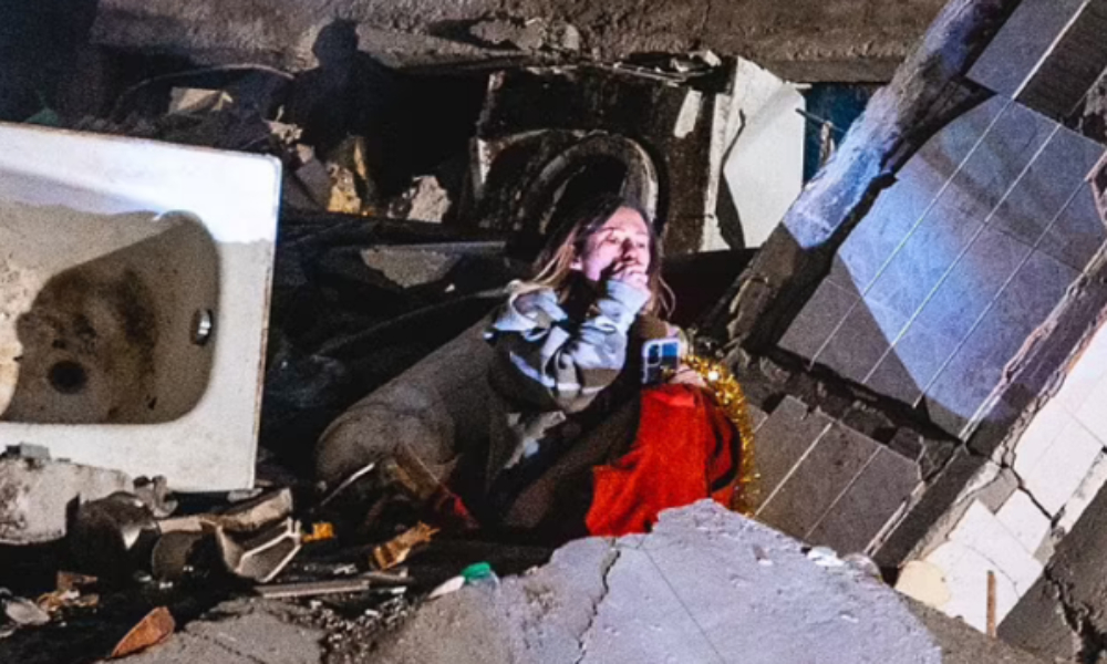 Milagro: Joven sobrevive a ataque que mató a 45 personas en edificio en Ucrania