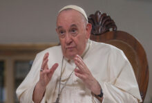 Papa Francisco dice que “ser homosexual no es un delito, pero si un pecado”