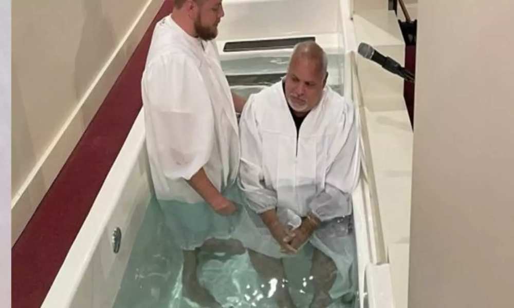 Pastor perdona, discípula y bautiza a su padre quien lo había abandonado