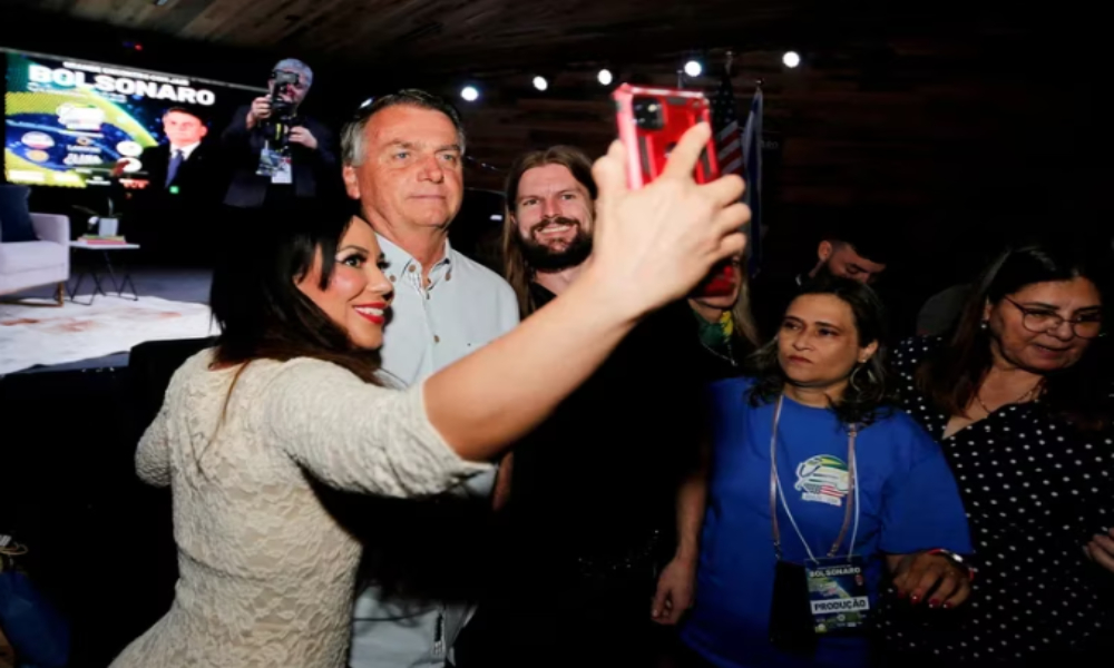 Bolsonaro aseguró desde EE. UU. que permanecerá activo en la política de Brasil