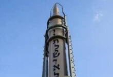 Irán exhibe misil con escrito en el costado que dice: “Muerte a Israel”