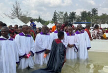 Más de 10.000 personas se bautizan en Nigeria