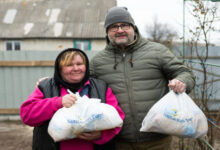 Misión lleva comida y cocina a familias afectadas por guerra en Ucrania