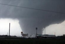 Aumenta a 26 la cifra de fallecidos tras tornados en EE.UU.