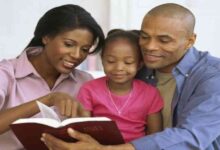 Los padres deben sumergir a sus hijos en la vida de Cristo  