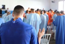 21 detenidos se bautizan en una cárcel de Brasil