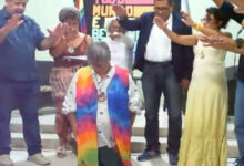 Iglesia Bautista consagra a pastora lesbiana al ministerio