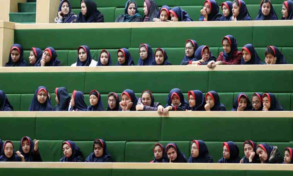Al menos 650 niñas fueron envenenadas con gas tóxico en escuelas de Irán