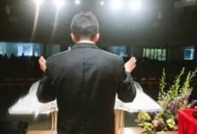 Milagro, pastor ciego fue sanado en pleno servicio de oración