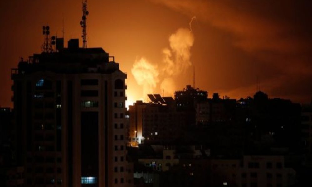 Israel bombardea Líbano y la Franja de Gaza en respuesta a ataque con cohetes