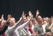 99% de los evangélicos creen en el poder curativo