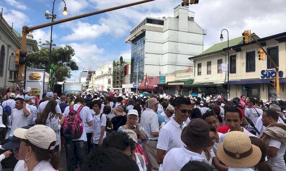 Hondureños salen a las calles contra la ideología de género: “Solo hay 2 sexos”