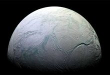 Descubren un elemento esencial para la vida en la luna Encélado de Saturno
