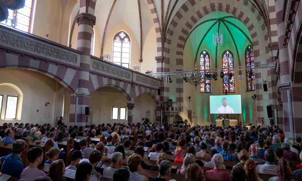 Inteligencia Artificial Chatbot predica en una iglesia en Alemania