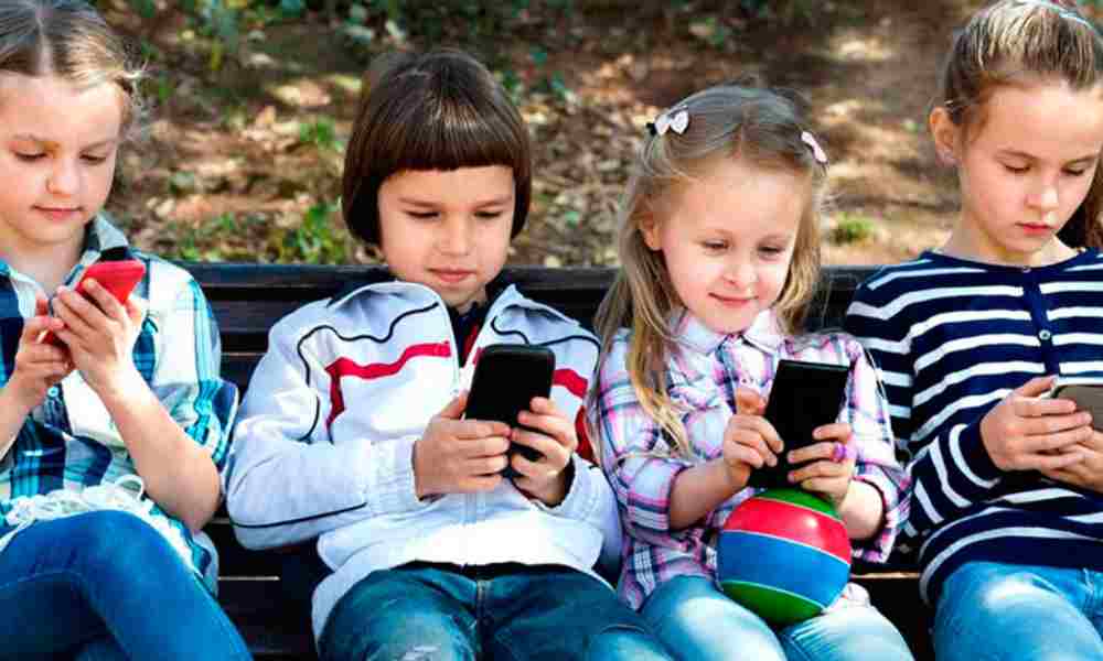 Niños afectan su calidad de vida por mirar prolongadamente las pantallas