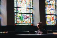 Ateos estadounidenses ocultan su incredulidad por el estigma social en la cultura cristiana dice estudio