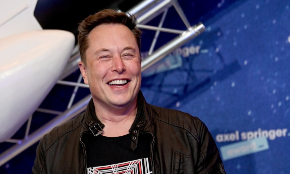 Elon Musk utiliza un meme para criticar la identidad de género