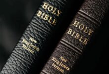 Legisladora es censurada tras de ser captada escondiendo Biblias