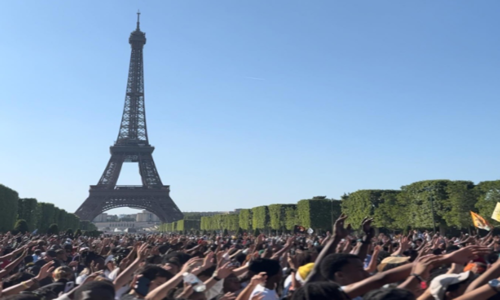 Más de 10.000 personas alaban a Jesús en calles de París