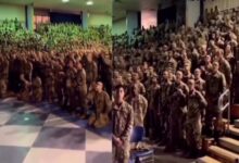 Miles de soldados adoran a Dios dentro de un campamento
