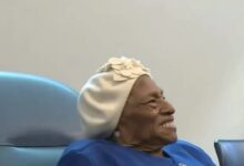 Mujer de 107 años dice que el secreto para una larga vida está en la Biblia