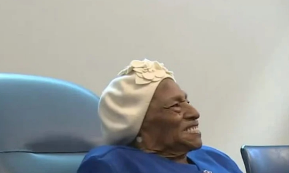 Mujer de 107 años dice que el secreto para una larga vida está en la Biblia