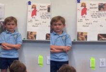 Niño presenta a Jesús como su héroe a sus compañeros de clases