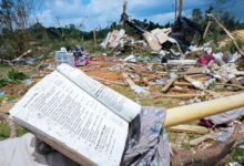 Sobrevivientes de tornados en Texas dicen que conocieron a Jesús tras estar atrapados en escombros