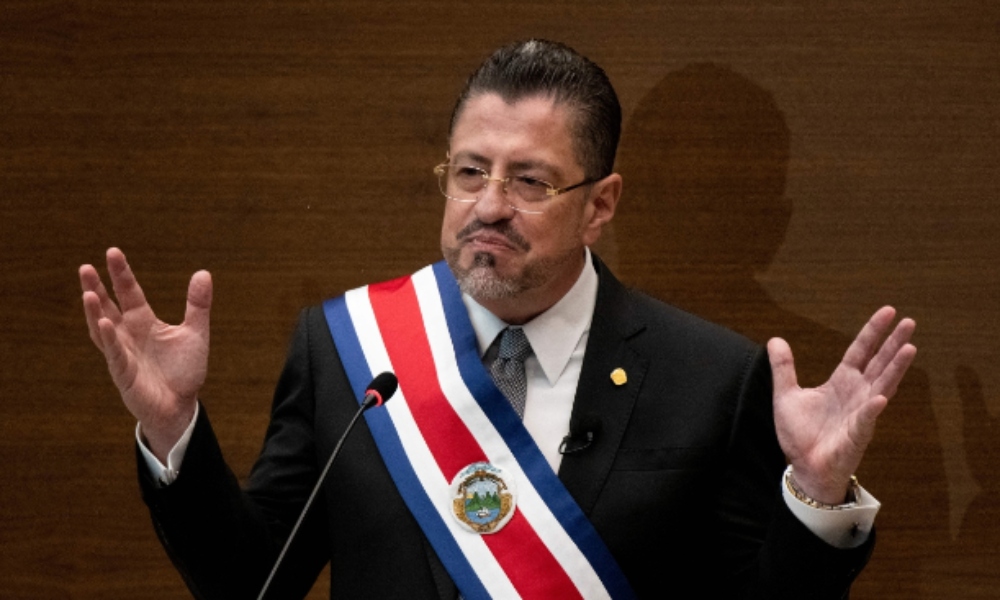 Presidente de Costa Rica rechaza contundentemente las leyes trans