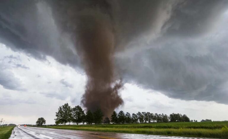 Alertan a varios condados de Texas de un posible tornado