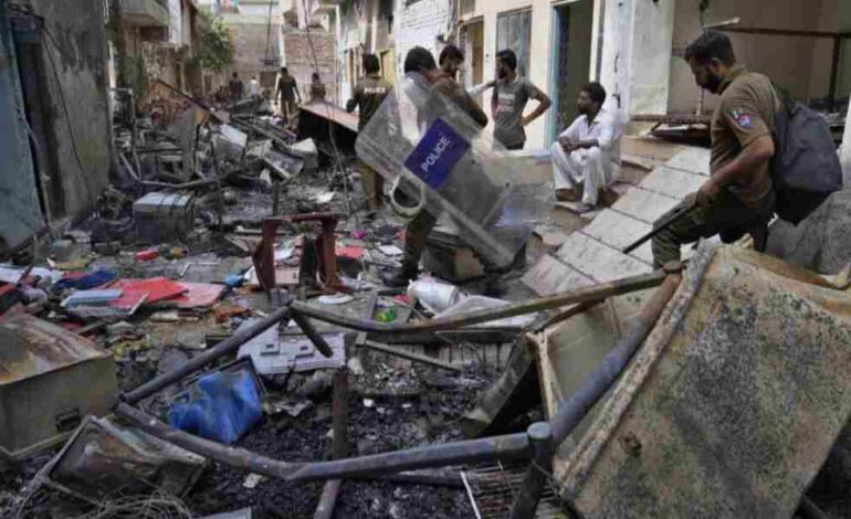 Pakistán compensará a cristianos perseguidos que perdieron todo