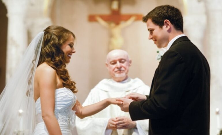 ¿Deberían los cristianos casarse con personas de otra fe?
