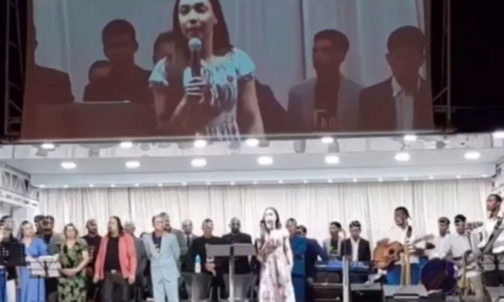 Christian singer clashes with pastor and leaves the pulpit