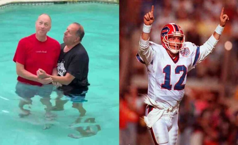 La leyenda de la NFL Jim Kelly se bautiza