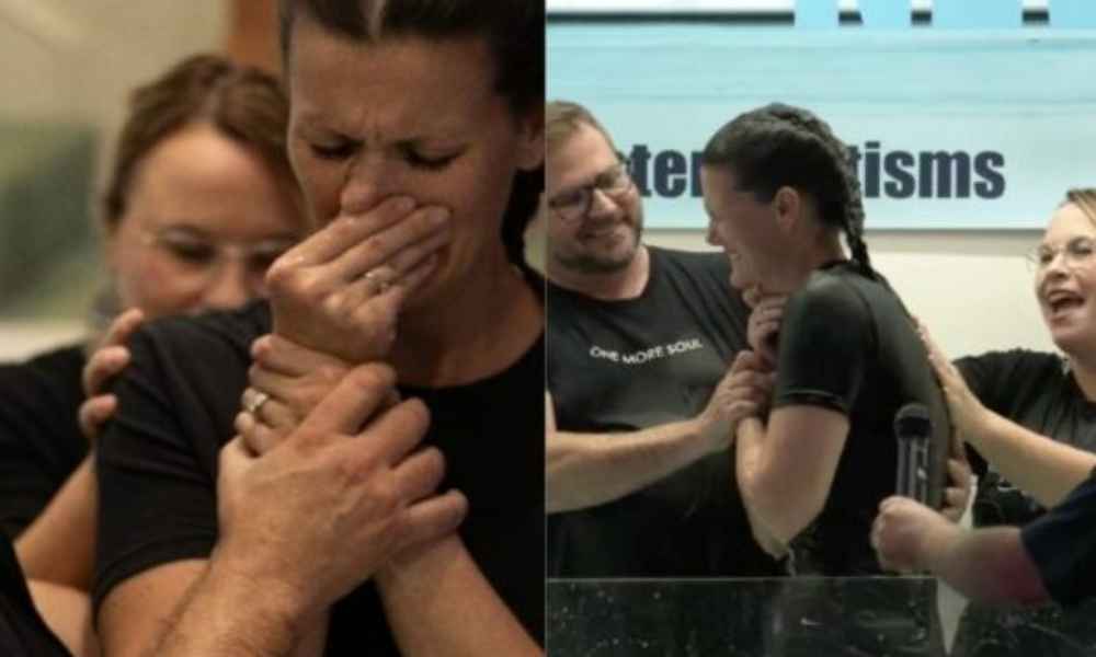 Madre se bautiza tras escuchar pregunta desgarradora de su hijo