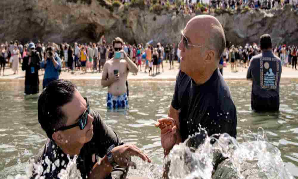 Estados Unidos vive bautismos masivos en todo el país