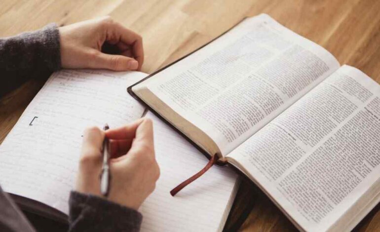 Estudios bíblicos en línea para empezar un seminario