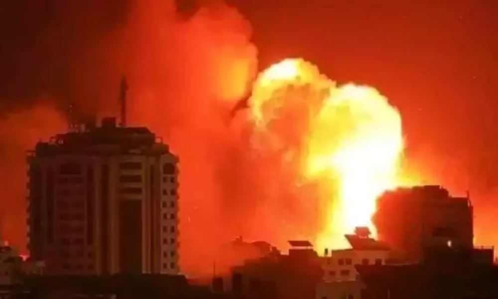 Israel ataca 320 objetivos terroristas y se acerca para invadir Gaza