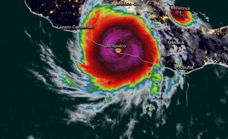El huracán Otis decrece a categoría 1 en el sur de México