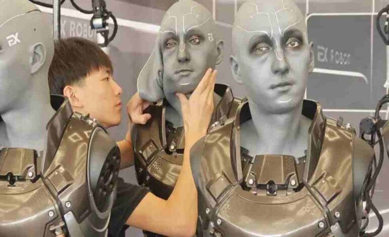 En 2025 China producirá en masa robots humanoides