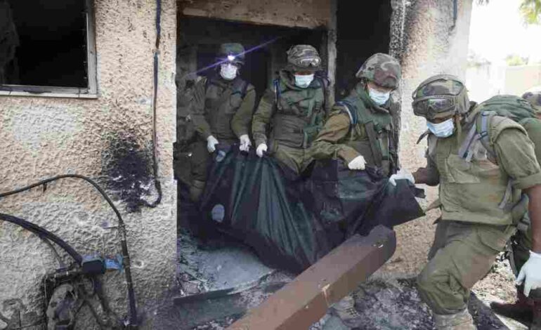 Hamás quemó a un bebé en un horno y decapitó a niños