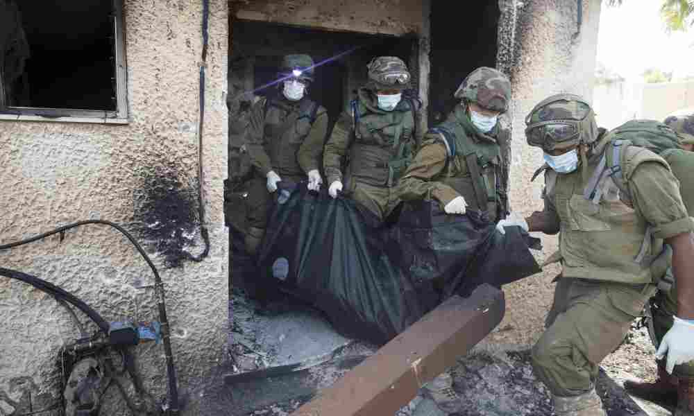 Hamás quemó a un bebé en un horno y decapitó a niños