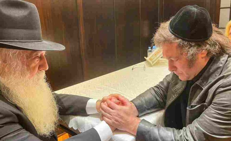 Milei participa en ceremonia judía y recibe bendición de un rabino
