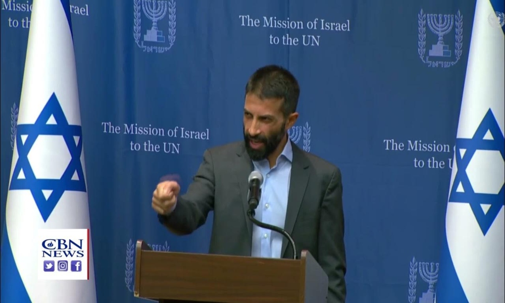 Hijo de co-fundador de Hamás denuncia adoctrinamiento “salvaje” de niños palestinos