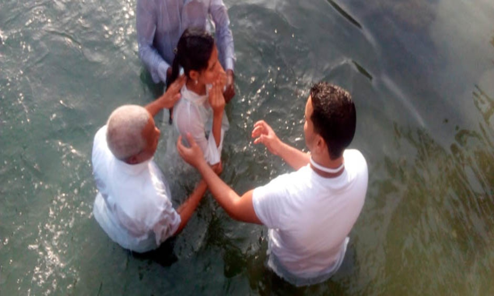 Iglesia bautiza a cristianos en México: “No han perdido el amor al Señor”